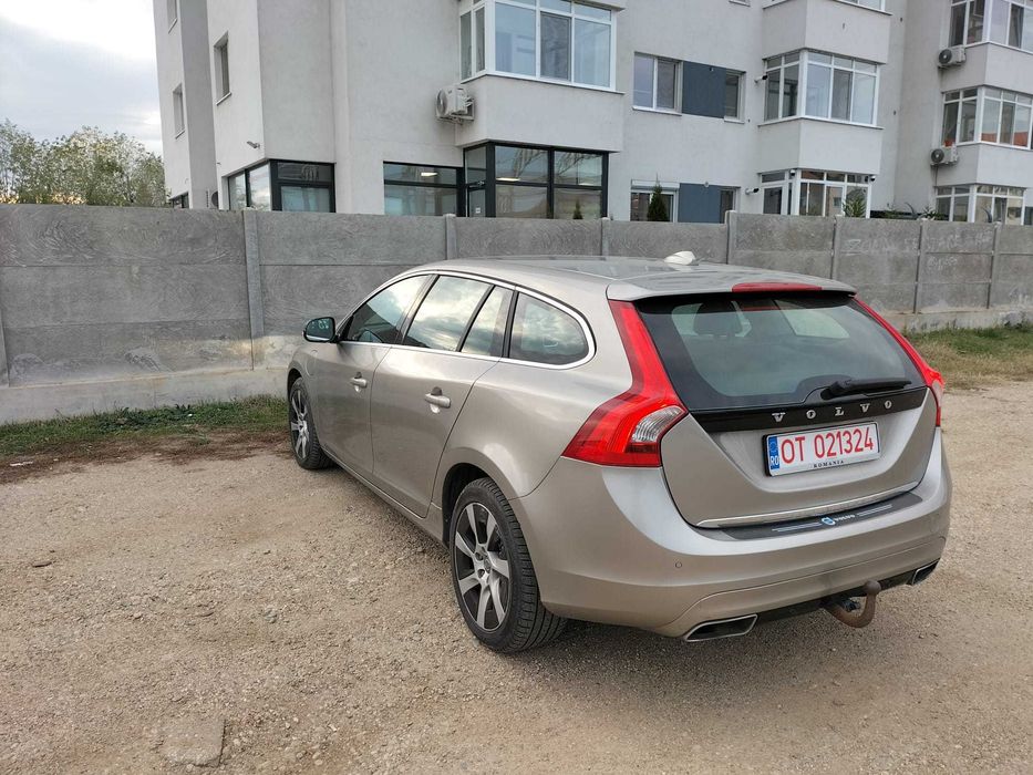 Volvo v60-2.4 AWD plug jn hybrid 283 CP