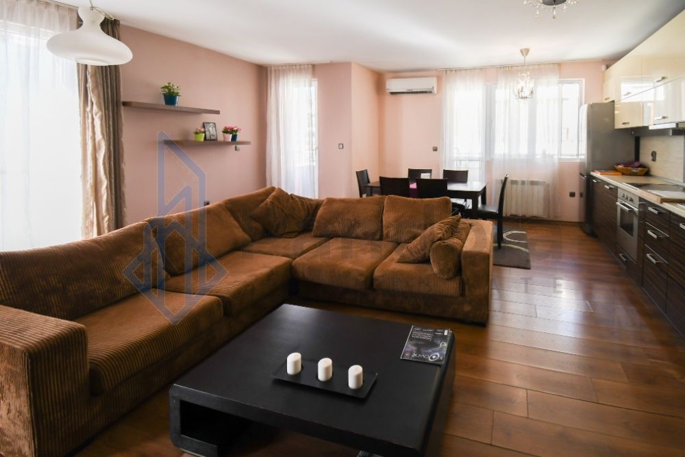 Тристаен ап. жк. Хладилника