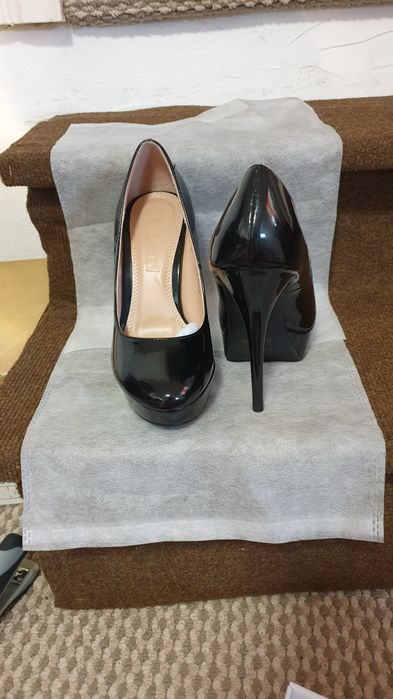 Vând pantofi marimea 38