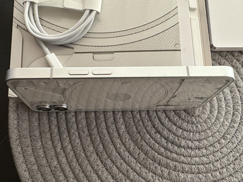 Nothing Phone 1 БЯЛ 256GB / 8 + 2 GB RAM пълен комплект в чудесен вид