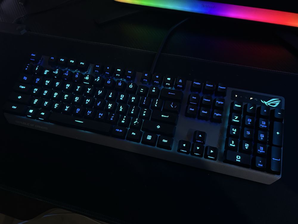 Клавиатура ASUS ROG Strix Scope RX / механика, RGB, влагозащита