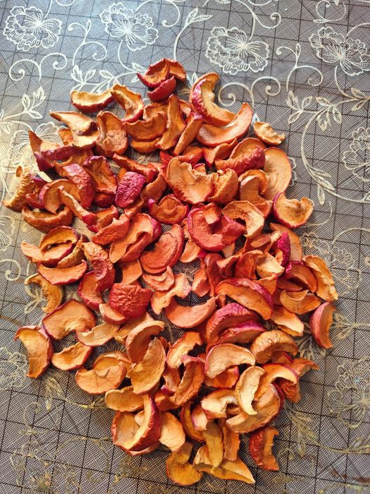 Продам  сухофрукты  яблоки  апорт местный  чистые