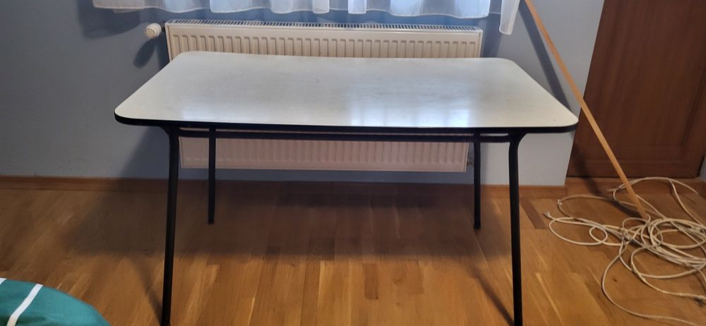 Vand 4 mese bucatarie/sufragerie,lemn masiv