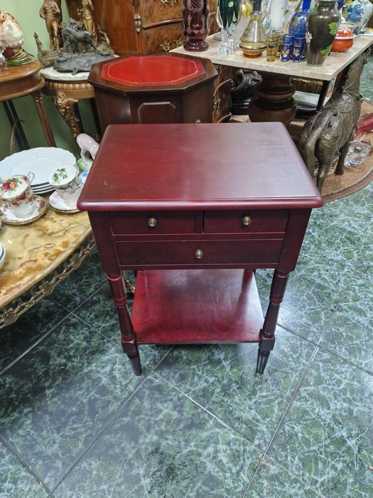 Прекрасна антикварна английска конзолна масичка