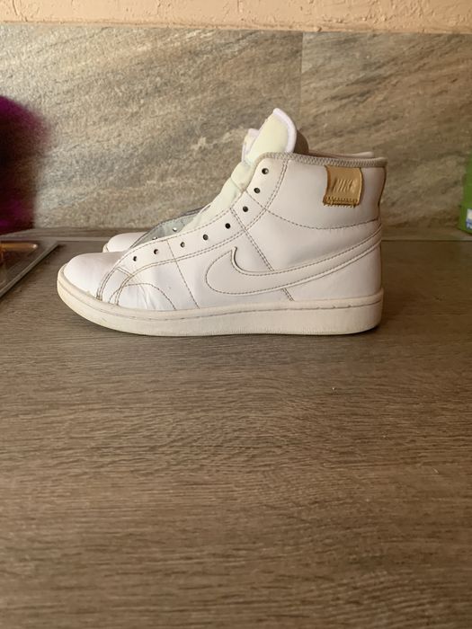 Vand adidasi nike marimea 36.5+sireturi fosforescente