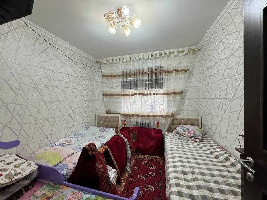 Продаётся 3х комн квартира на 1 этаже Ор-р  7 микрорайон 43 школа