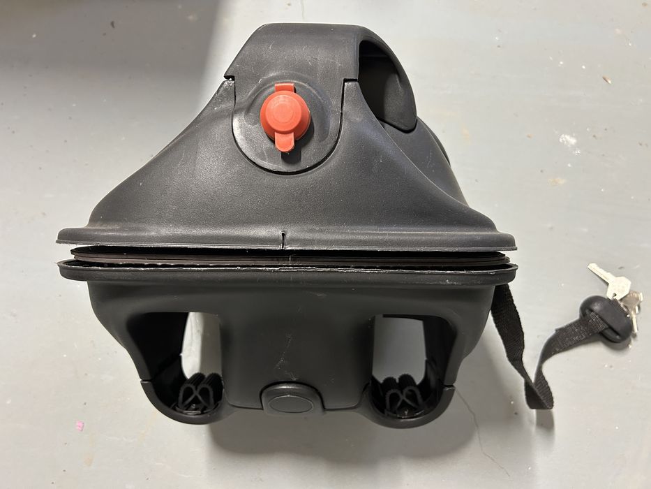 Vând suporți magnetici schiuri