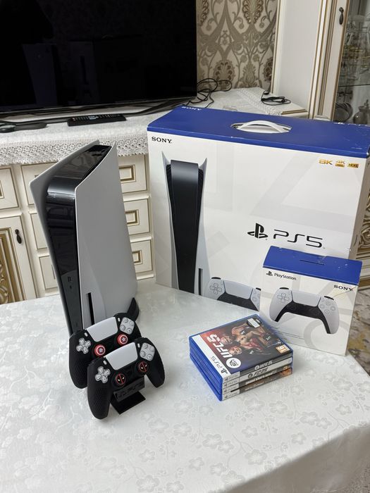 PlayStation 5 с дисководом + 2 геймпада + 4 игры