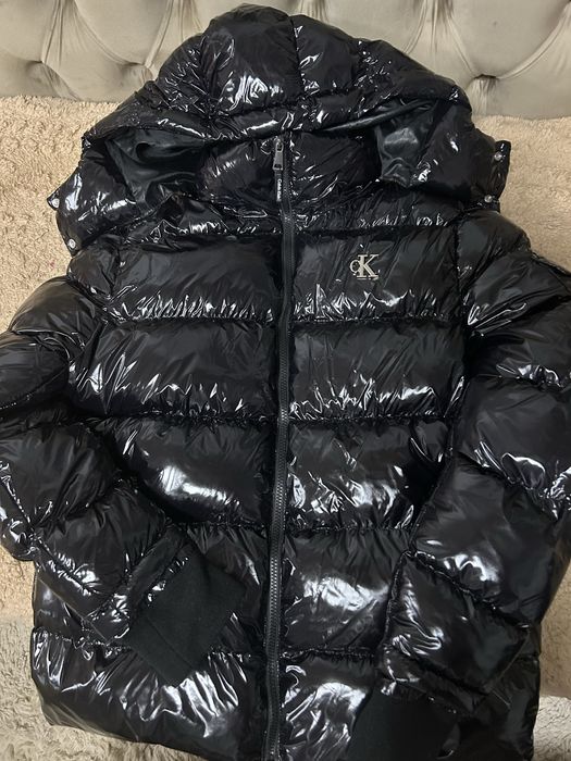 Vand geaca noua, nepurtata, pret negociabil la mai multe produse