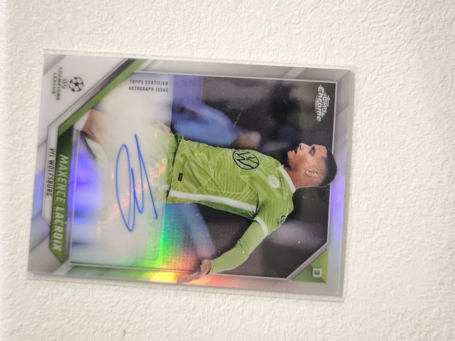 Карта на футболист с автограф