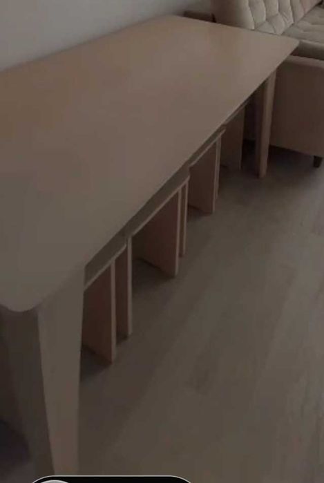 Продам стол с 4 табуретками