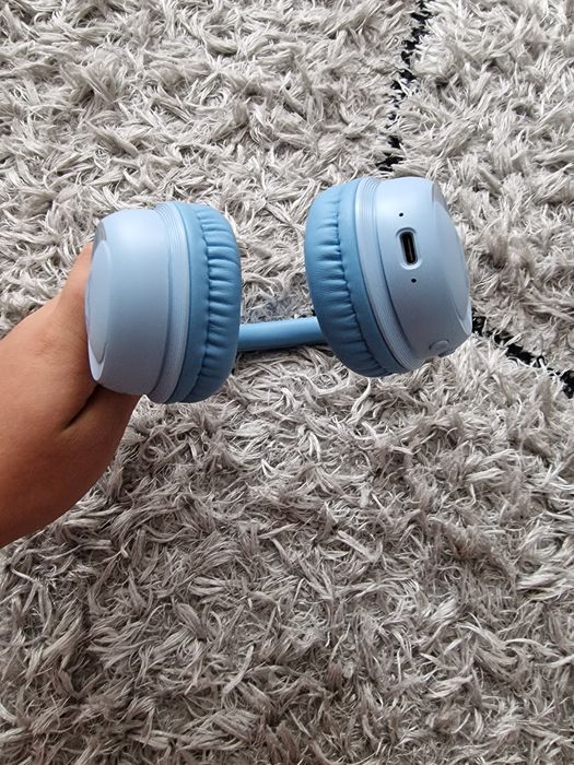 Vând casti,sunt în special pentru copiii