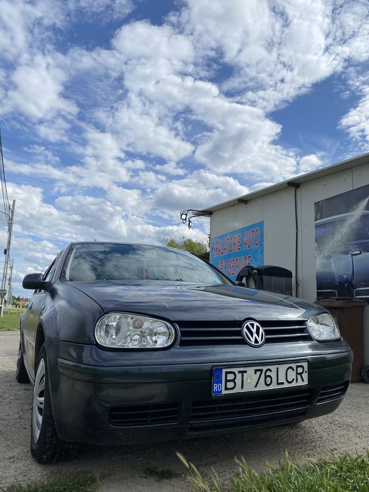 Vând Volkswagen Golf IV