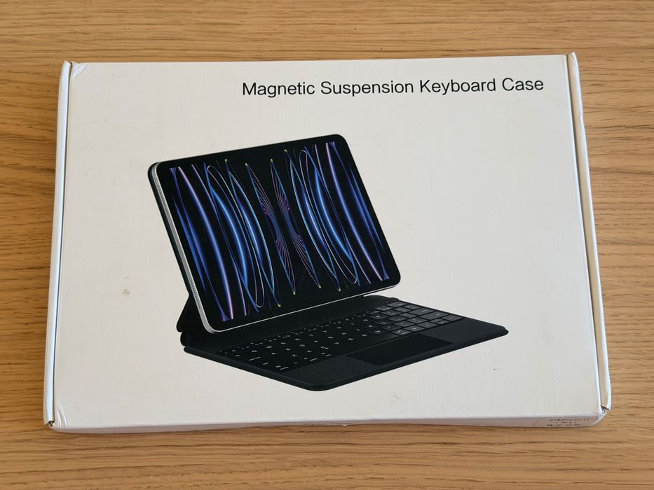 Клавиатура / кейс за iPad Pro 11" 2024 M4 еквивалент на Magic Keyboard