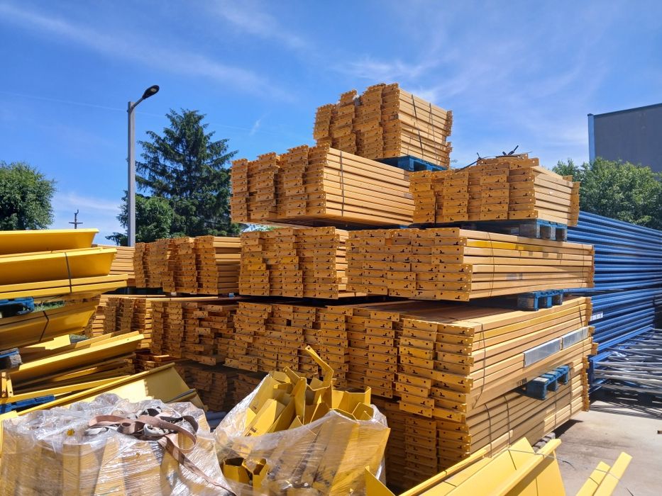 Avem rafturi de vânzare