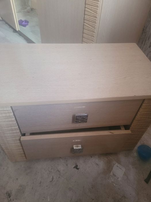Шкаф и тумбочки  в хорошем состоянии