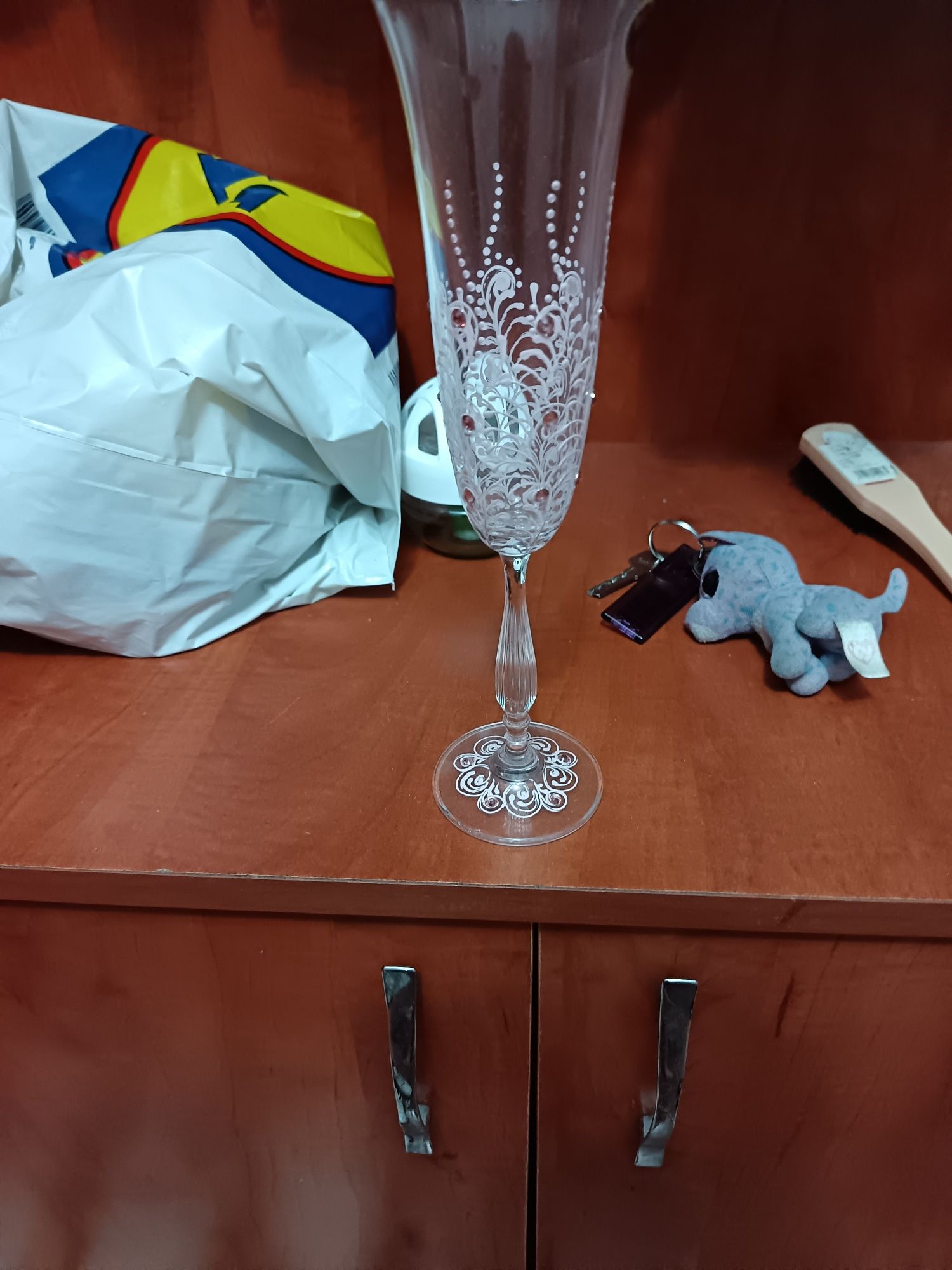 Vând rochie mireasa buchet fe mireasa și doua pahare miresuca si nasa