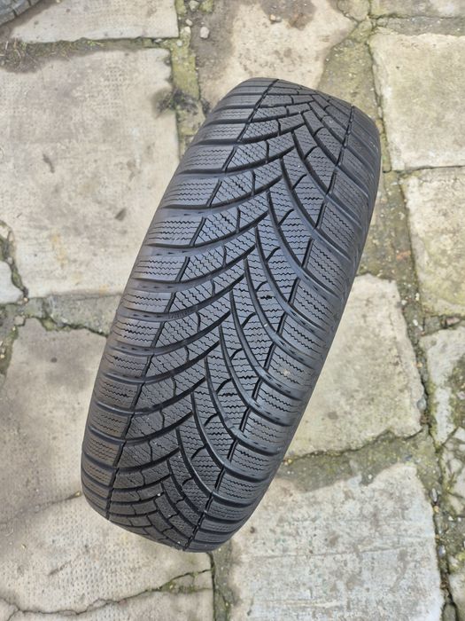 O bucată 195/65 R15 M+S iarnă - Semperit