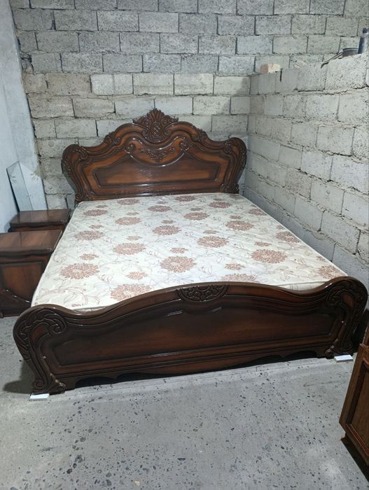 Спальни и  мебель