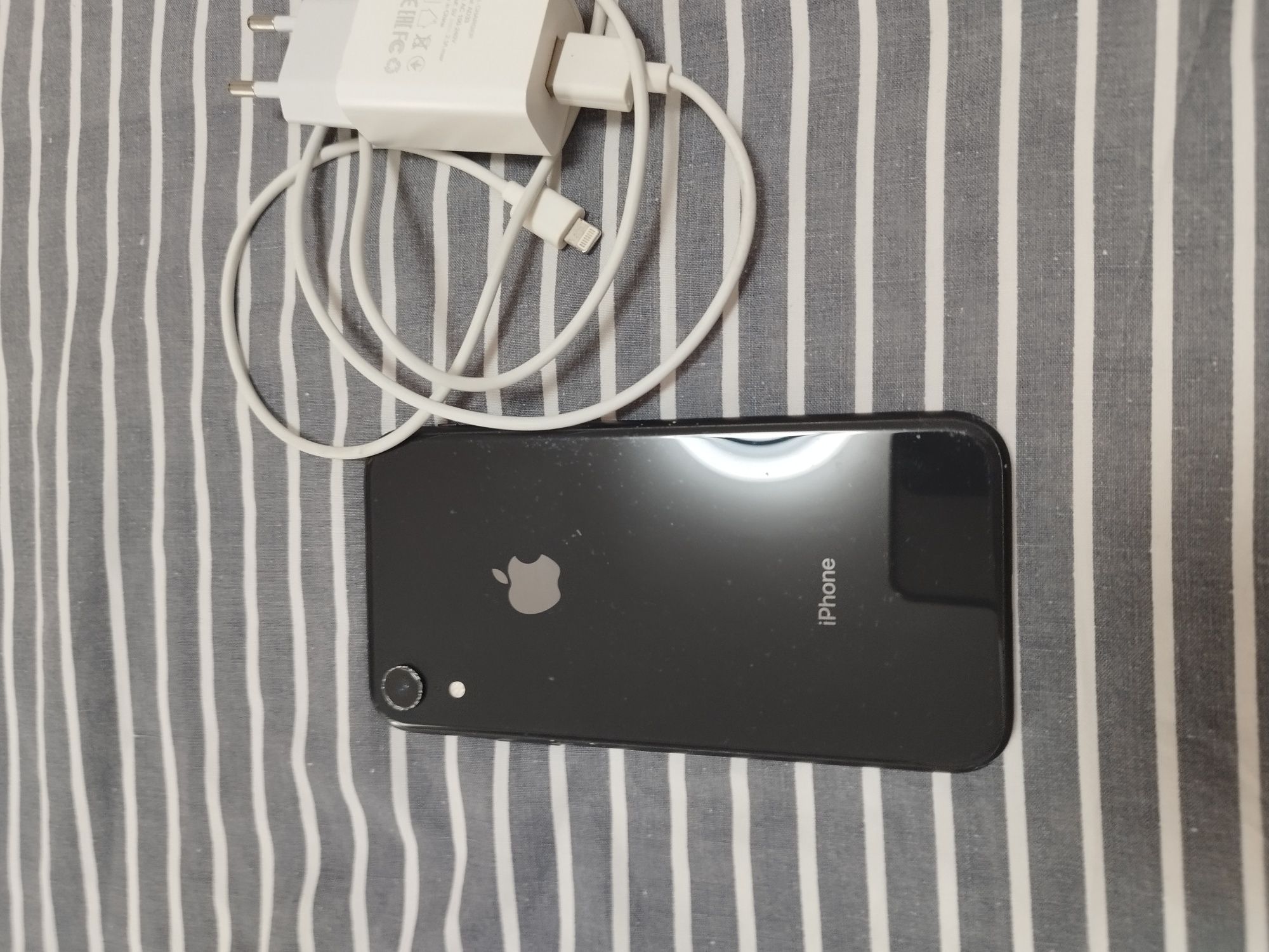 iPhone xr 64gb..