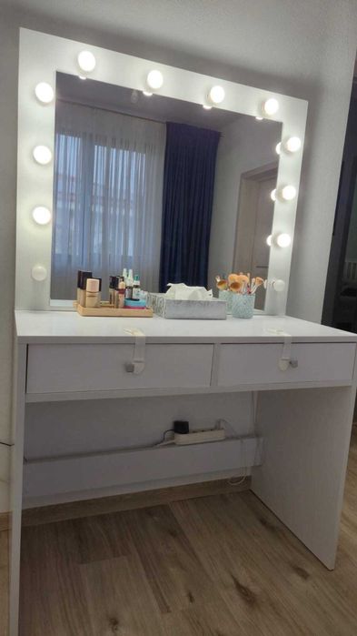 Masa de toaleta si machiaj