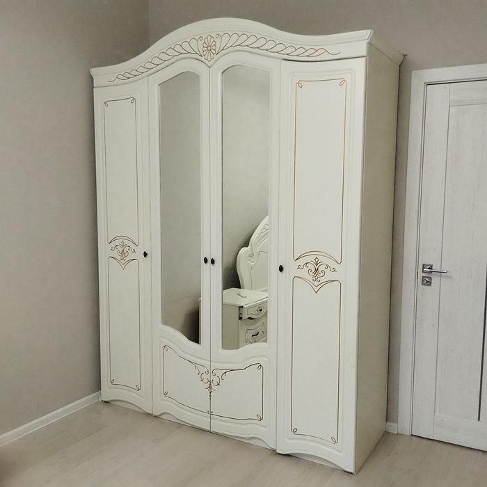 Срочно! Связи переездом спальный гарнитур белого цвета б/у