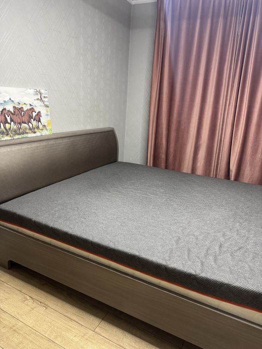 Двуспальная кровать