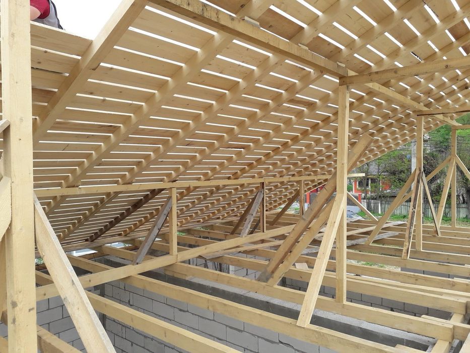 Executam Acoperisuri reparati infiltrati