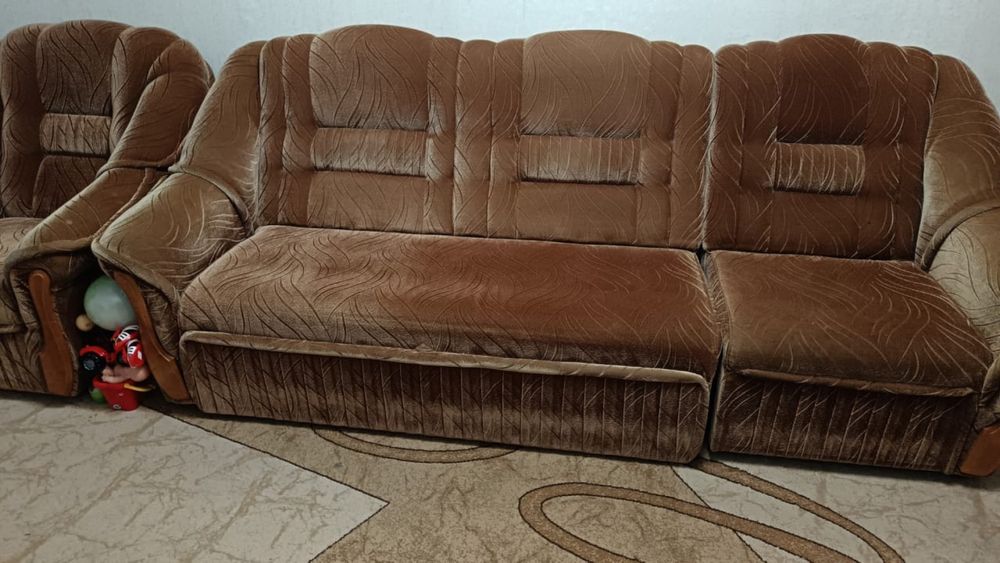 Продам диван в хорошем состоянии