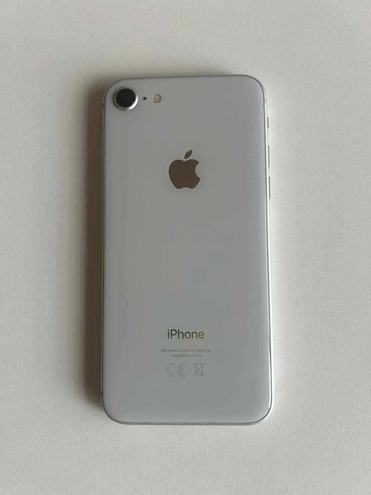 Продавам iPhone 8