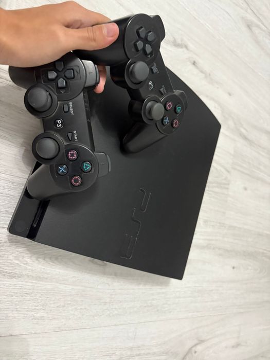 Consola PS3 SLIM, 2 controllere si o colectie de 13 jocuri