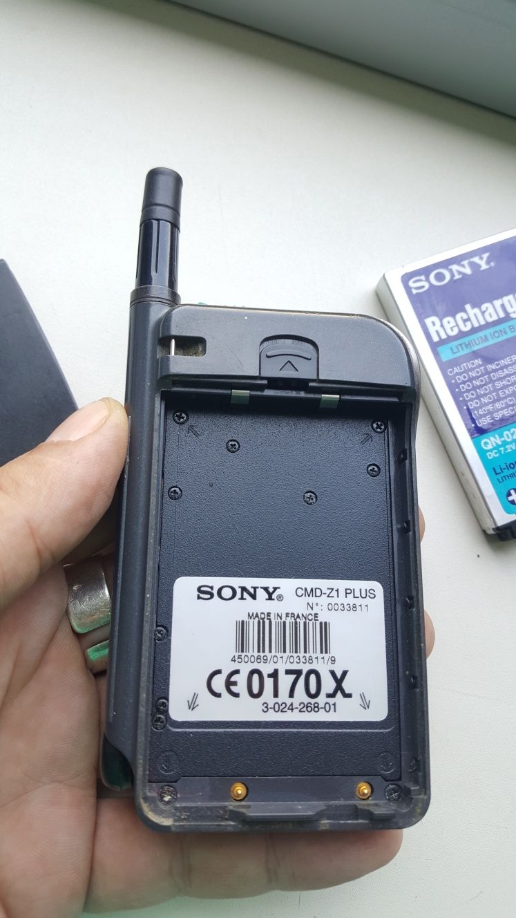 Telefon Sony  CMD-Z1 plus de colectie an 1997 functional,schimb cu doz