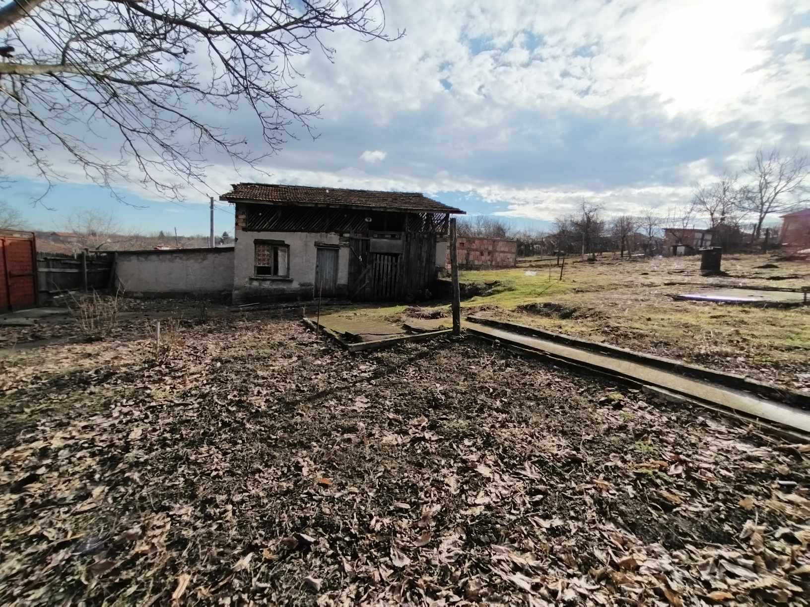 Едноетажна тухлена къща в с. Самуил