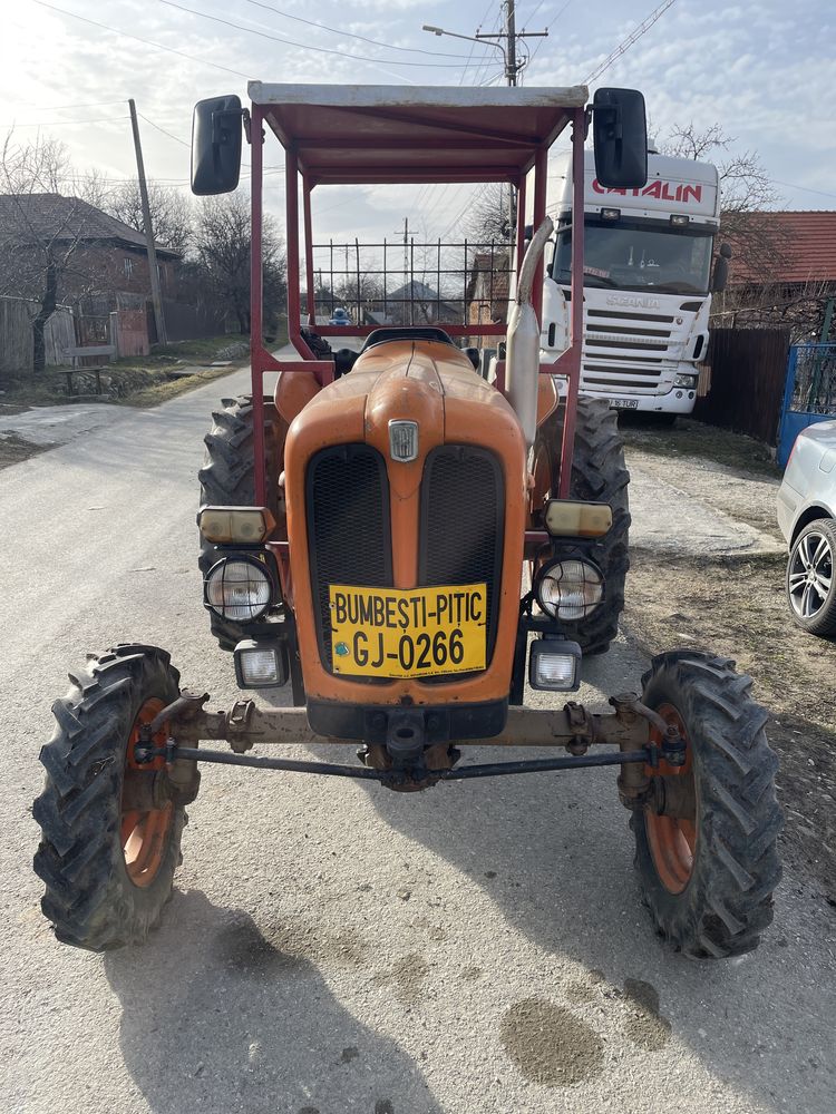 Vând tractor fiat 411