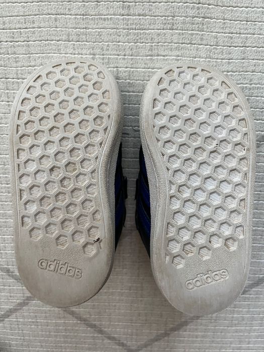 Обувки Adidas – размер 22