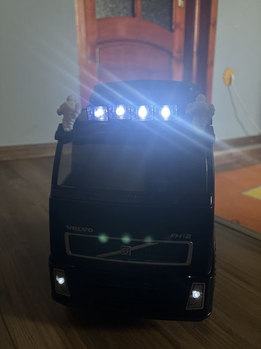 Vand macheta Volvo FH12 modificat.