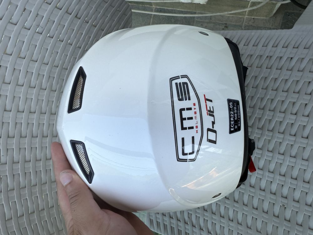 MT HELMETS чисто нова