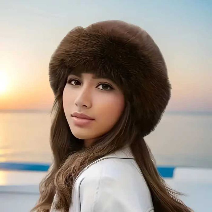 Дамска шапка тип Монголска