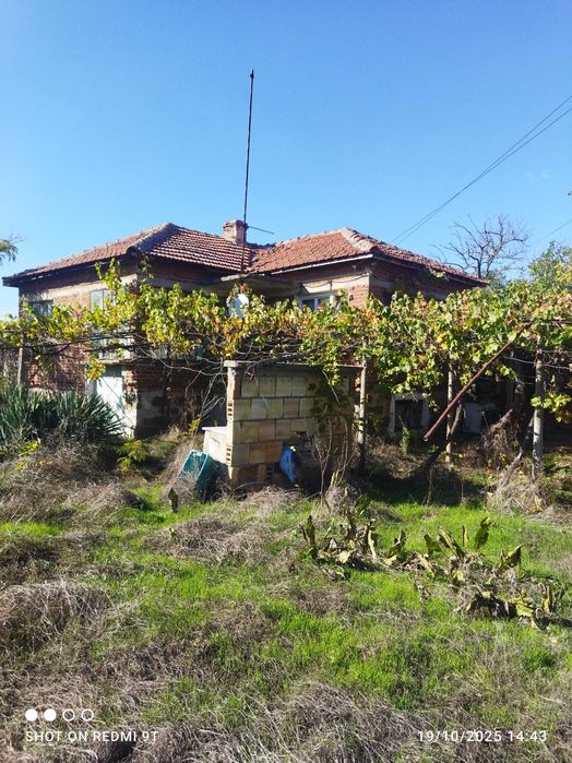 Продавам къща с. Иречеково обл. Ямбол