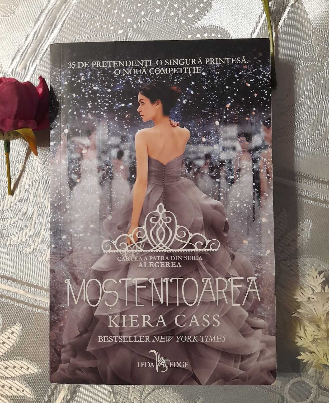 Set cărți Kiera Cass + 2 semne de carte din aceeași serie