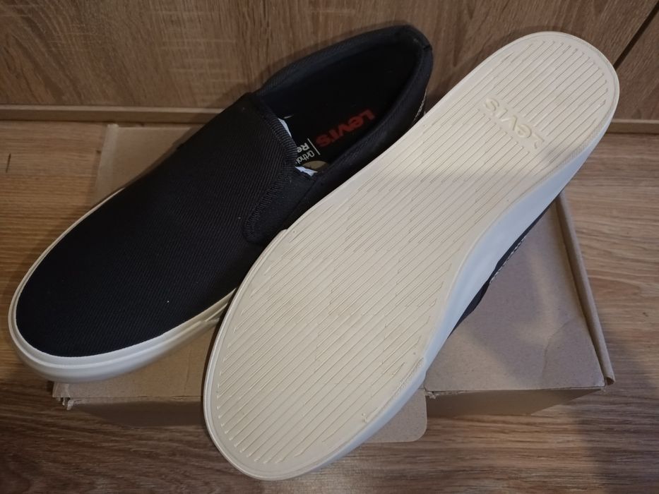 Нови кецове Levi's