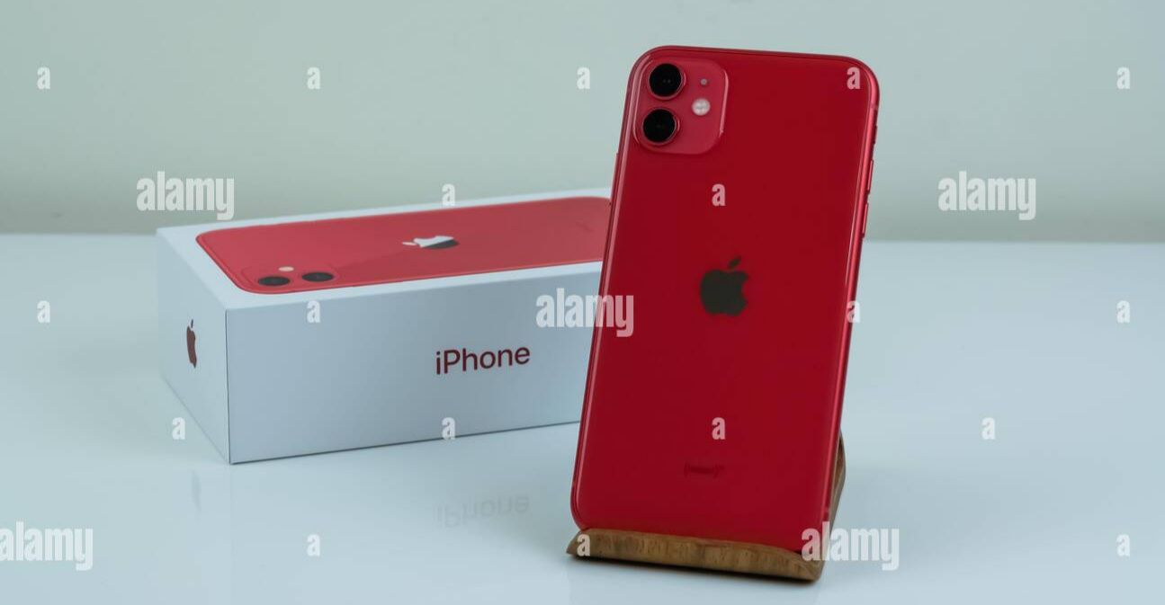 Vând iPhone 11 Red