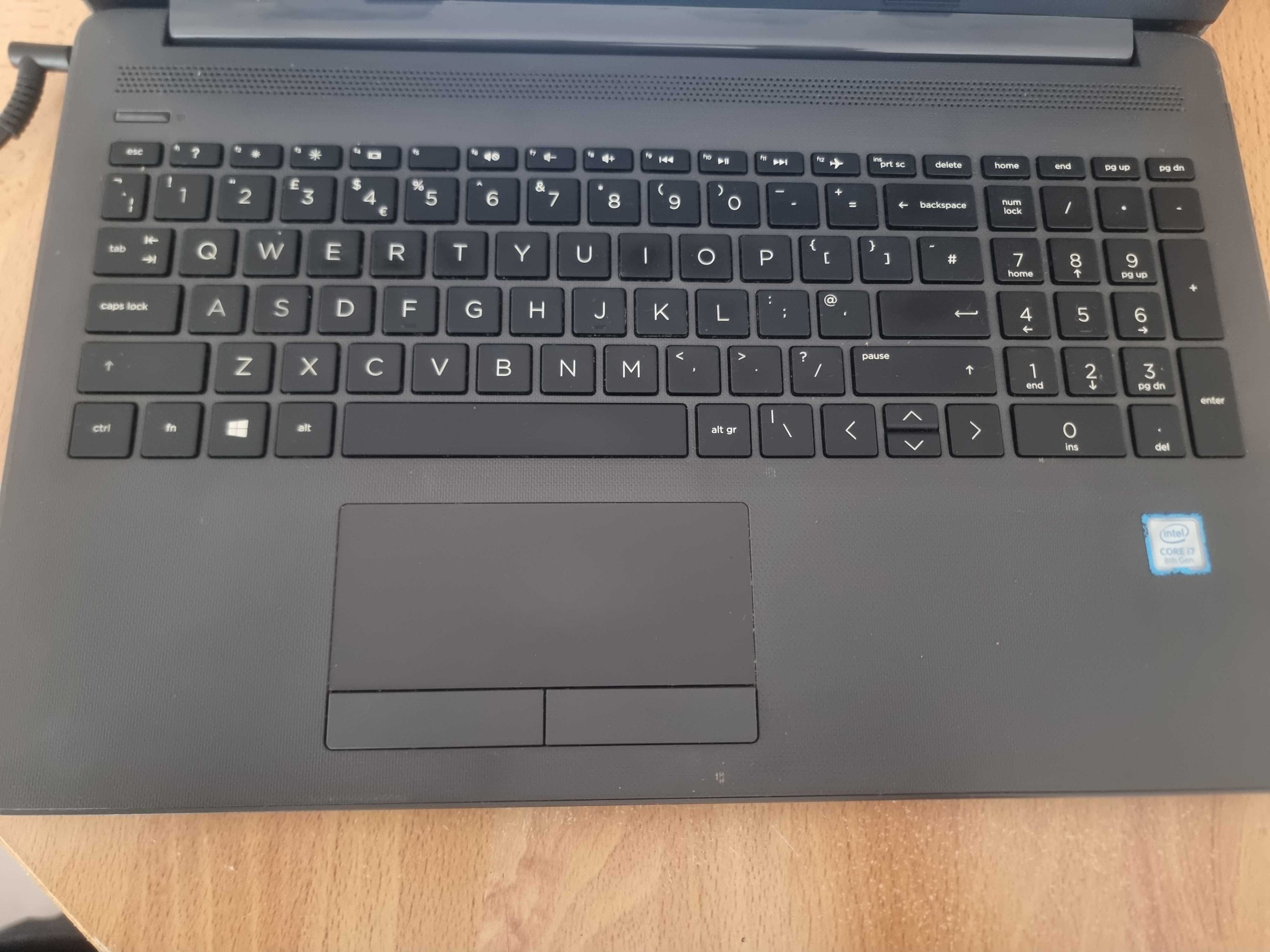 Лаптоп HP 250 G7 - 15.6in/ i7-8565U/ 8GB DDR4/ 256GB NVMe/ Win 11 Pro
