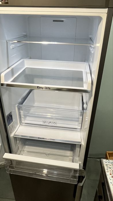 Хладилник Samsung с фризерно отделение