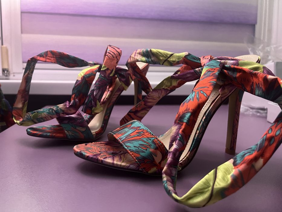 Дамски цветни токчета