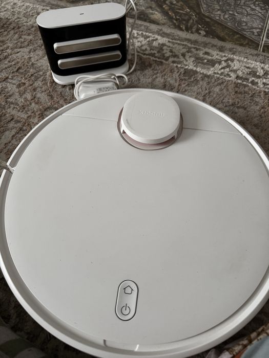 Пылесос робот в рабочем состоянии