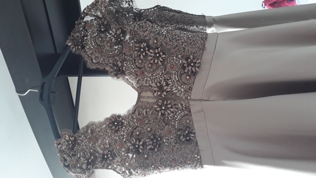 Rochie dama eleganta și rochie fetita