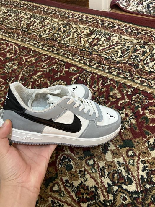 Nike Bir marta kiyilgan Razmer 43