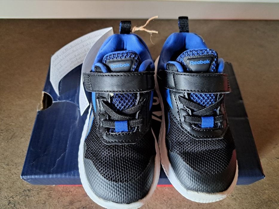 Vand adidasi Reebok