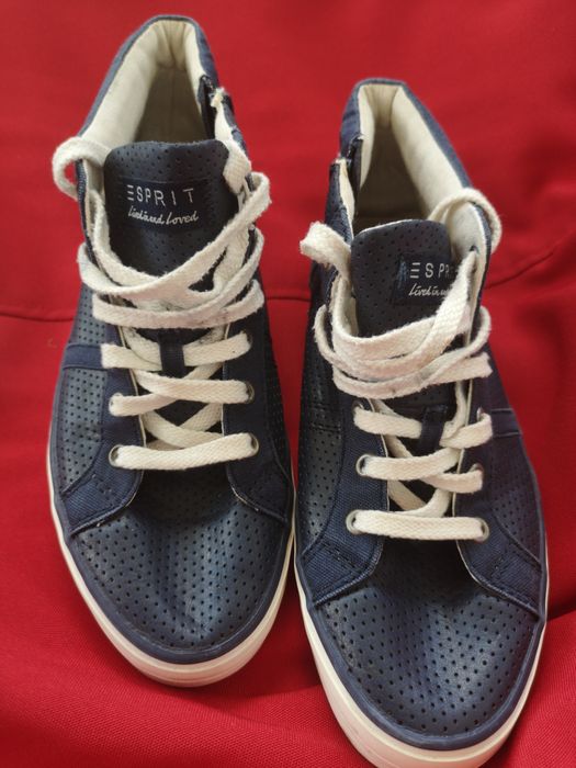 Adidași diferite modele